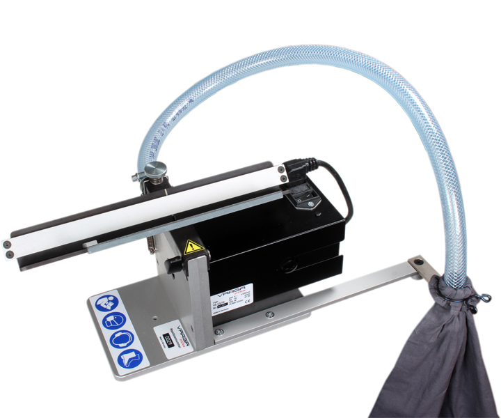 VARGA VA 2 Kantenfräsapparat mit 120-mm Hartmetallfräser, einstellbarer Fasen-Tiefe bis 4,5 mm, Aluminium-Niederhalter, integrierter Späneabsaugung und 350-W-Motor für präzise Bearbeitung von Kunststoffen und NE-Metallen.